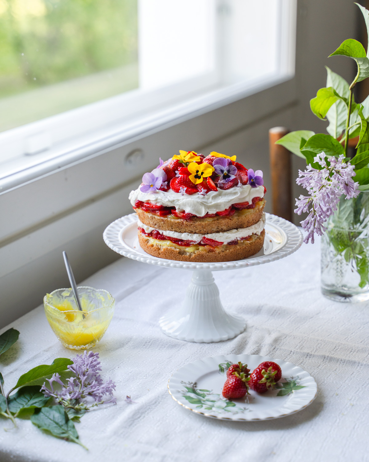 Vegaaninen mansikkakakku