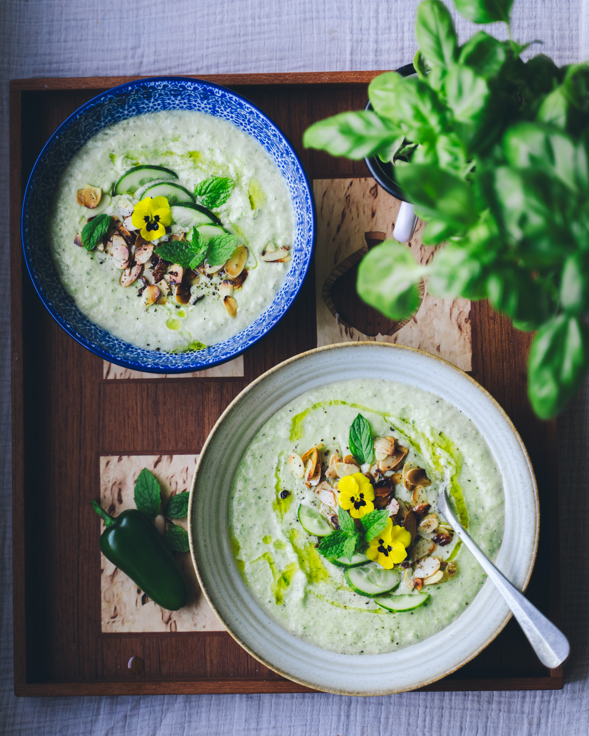 Kylmä kurkku-kookoskeitto