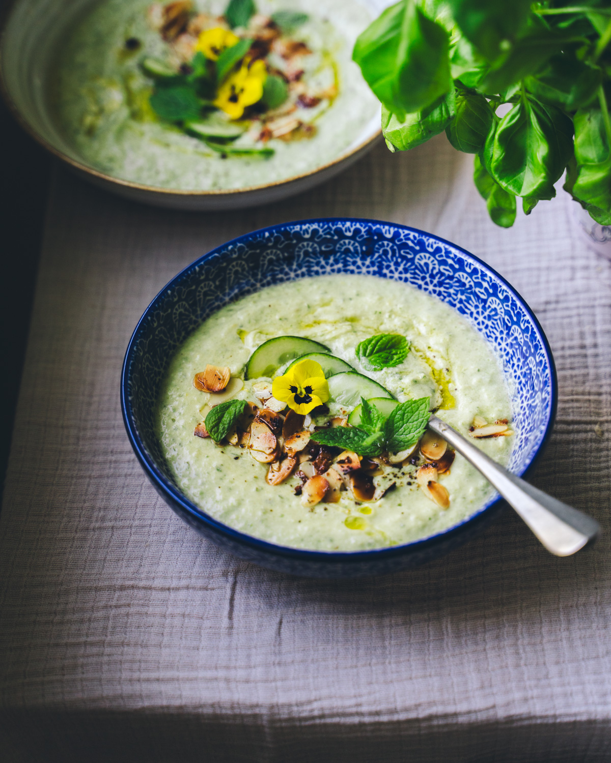 Kylmä kurkku-kookoskeitto