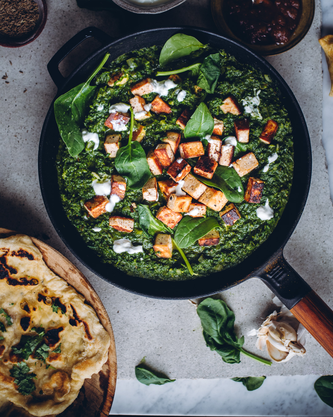 Palak paneer vegaanisena tofulla