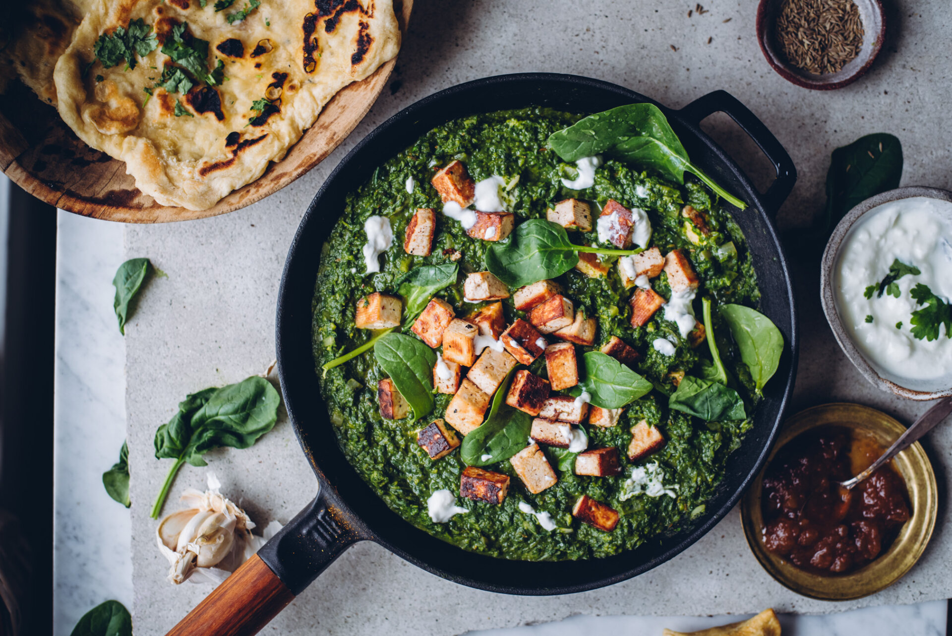 Palak paneer vegaanisena tofulla