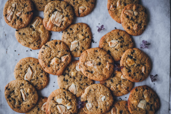 Sitruuna-turkinpippuri-valkosuklaakeksit