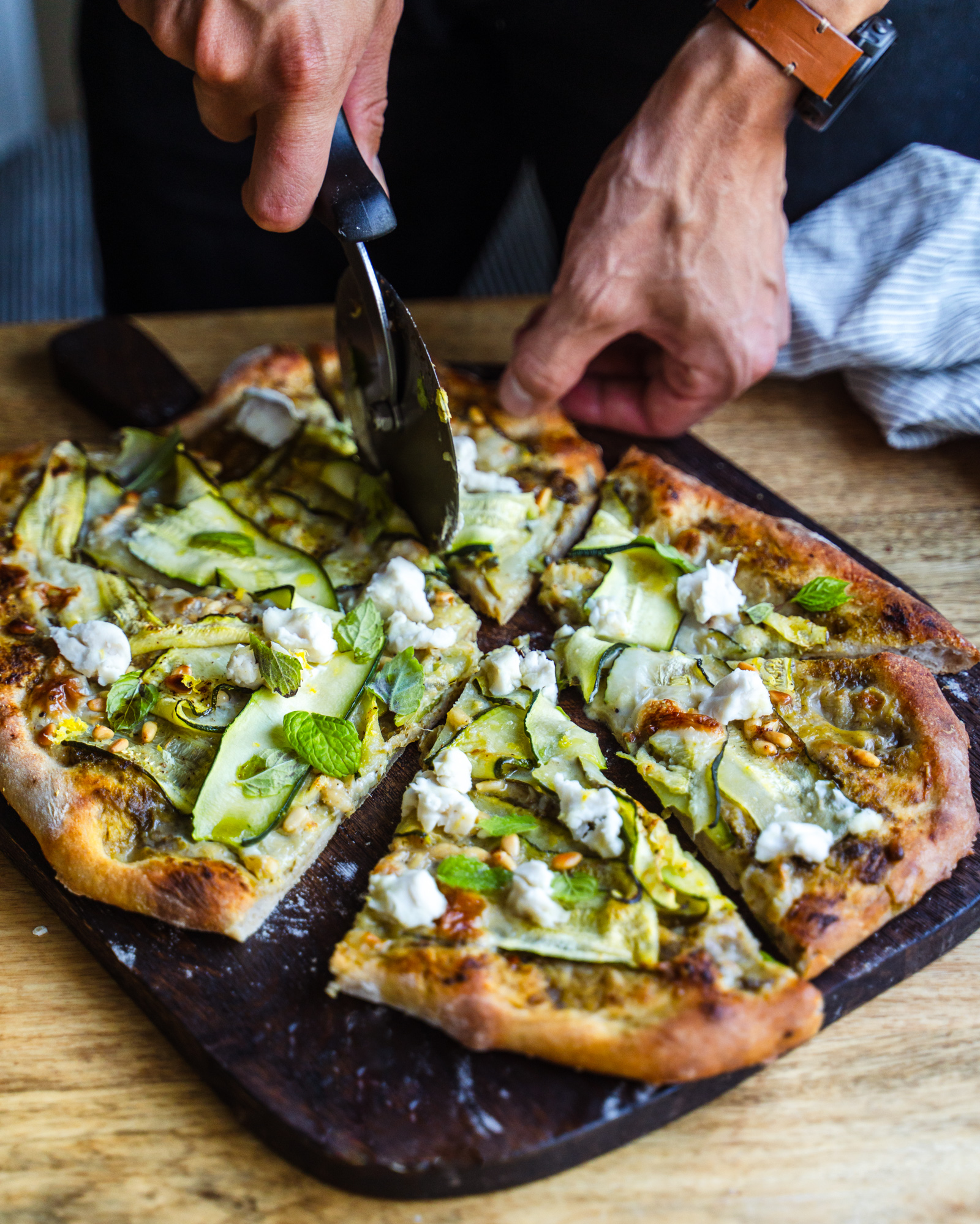 Kesäkurpitsapitsa. Vegaaninen