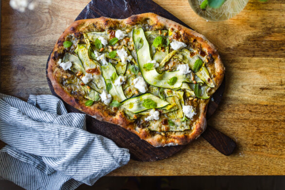 Kesäkurpitsapitsa. Vegaaninen