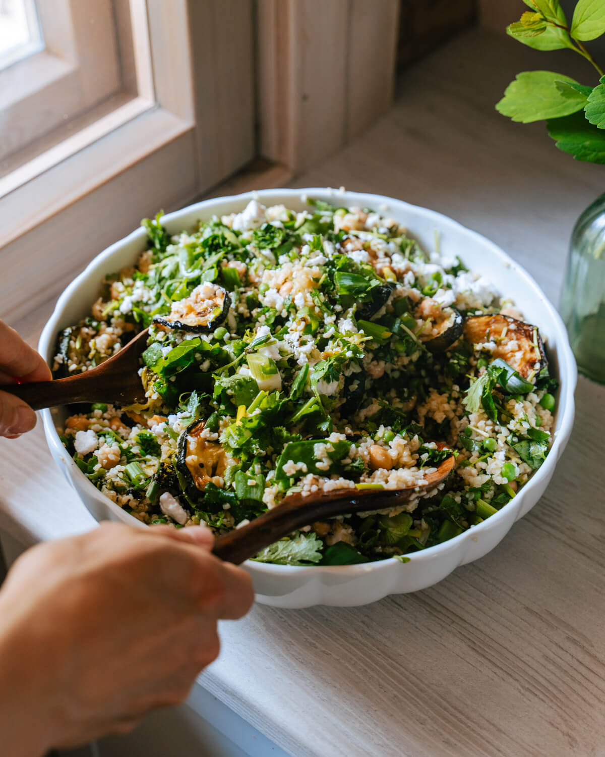 Vihreä bulgur-/kuskussalaatti