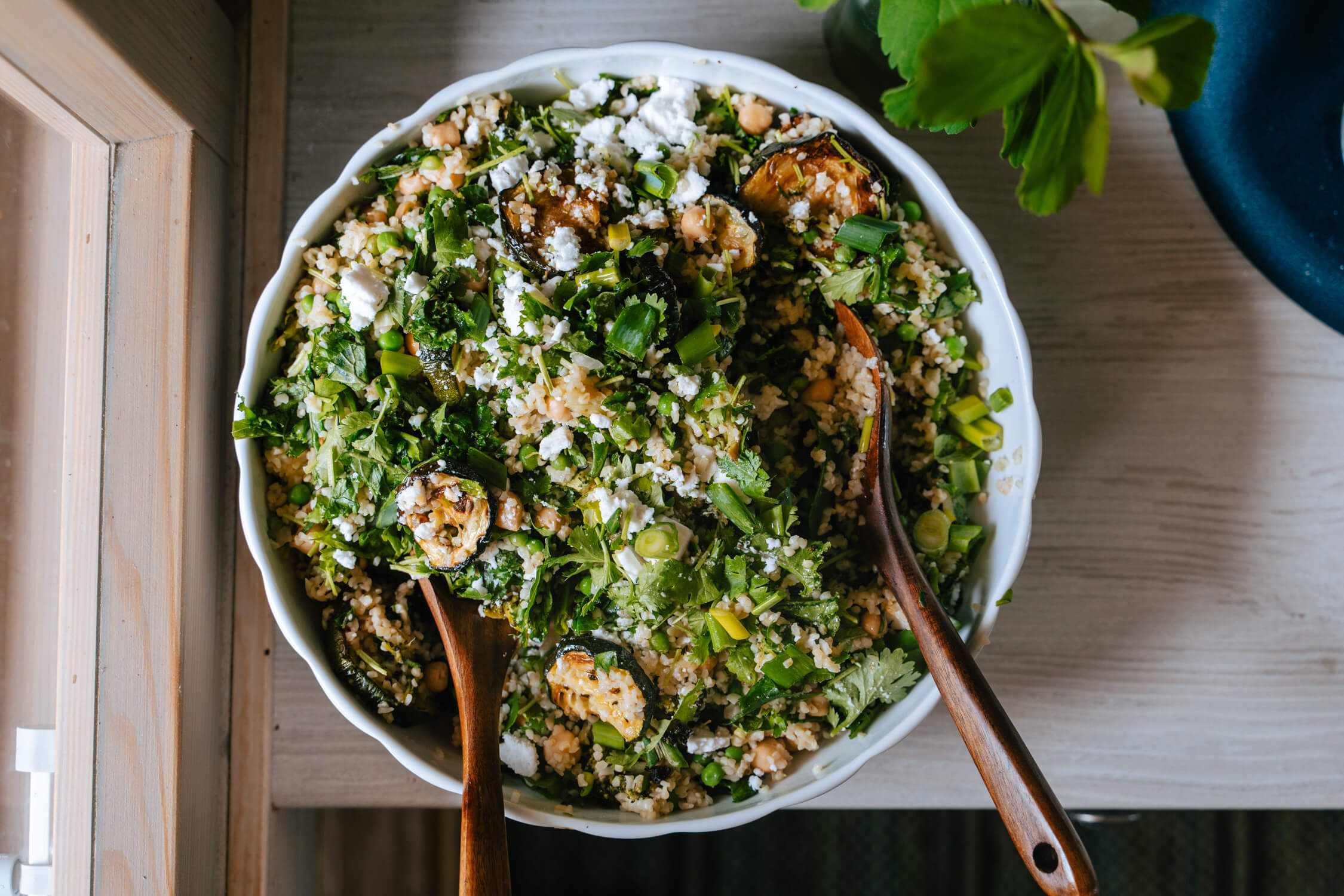 Vihreä bulgur-/kuskussalaatti