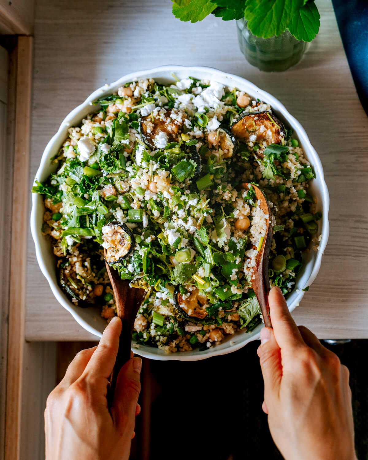 Vihreä bulgur-/kuskussalaatti