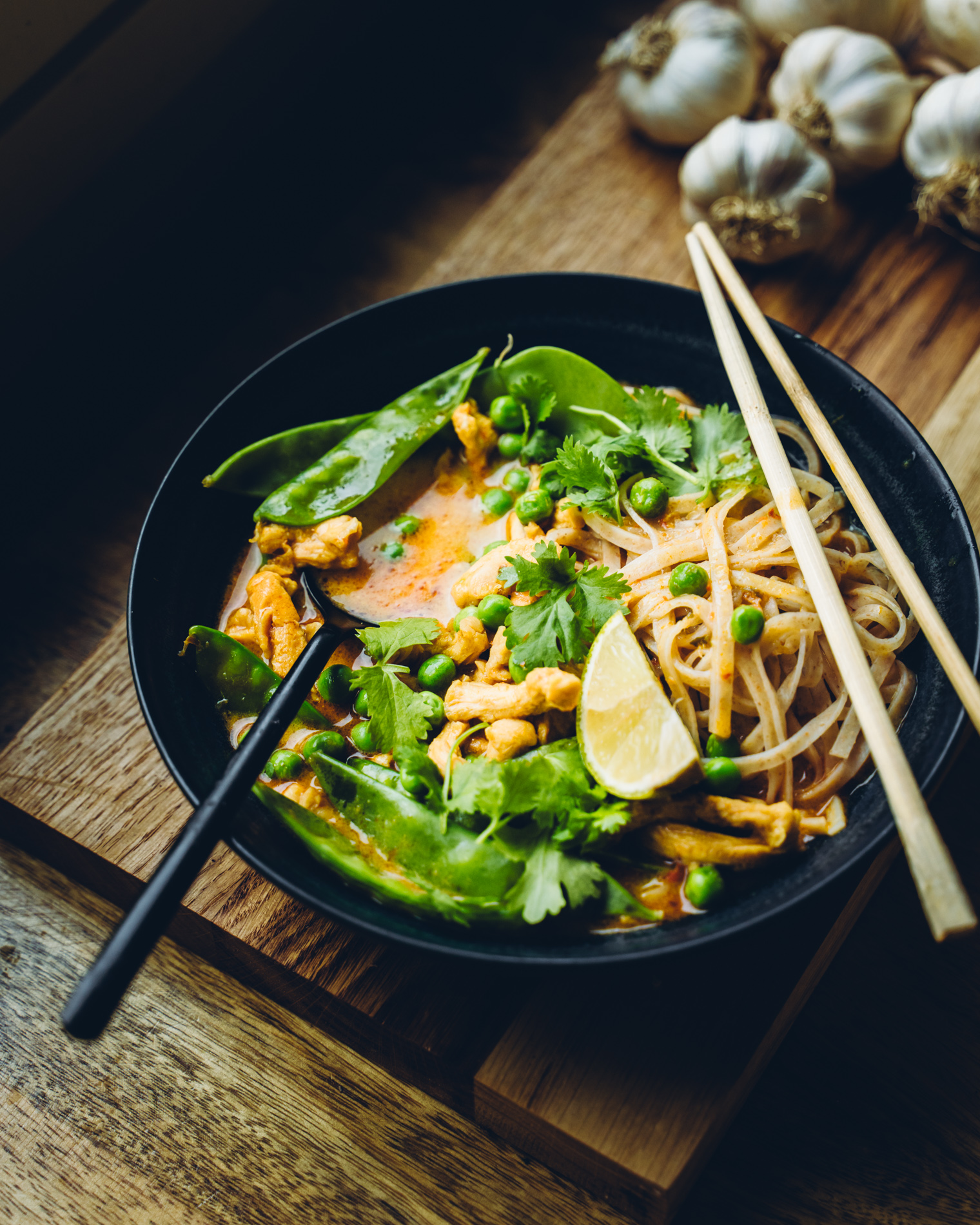 Kolmen herneen nuudelikeitto. Vegaaninen