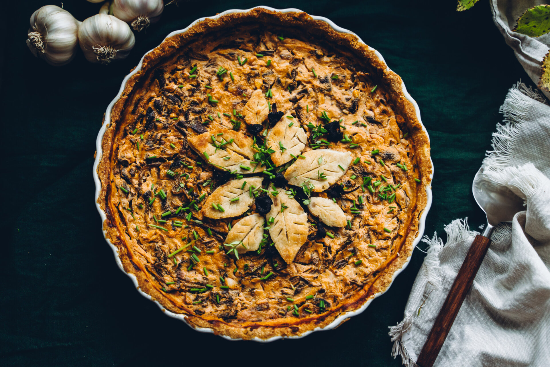 Vegaaninen suppilovahveropiirakka