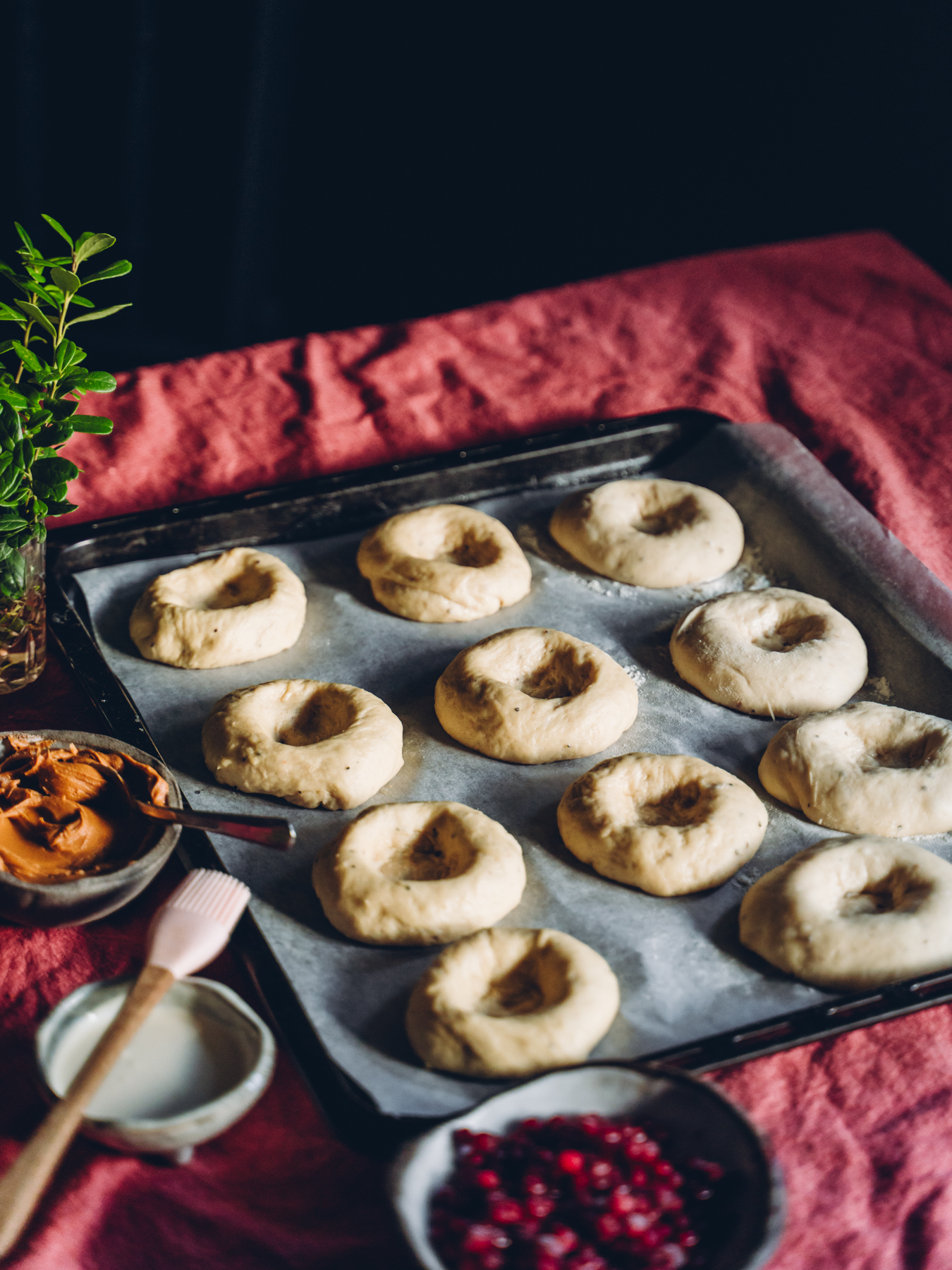 Biscoff-puolukkapullat. Vegaaninen