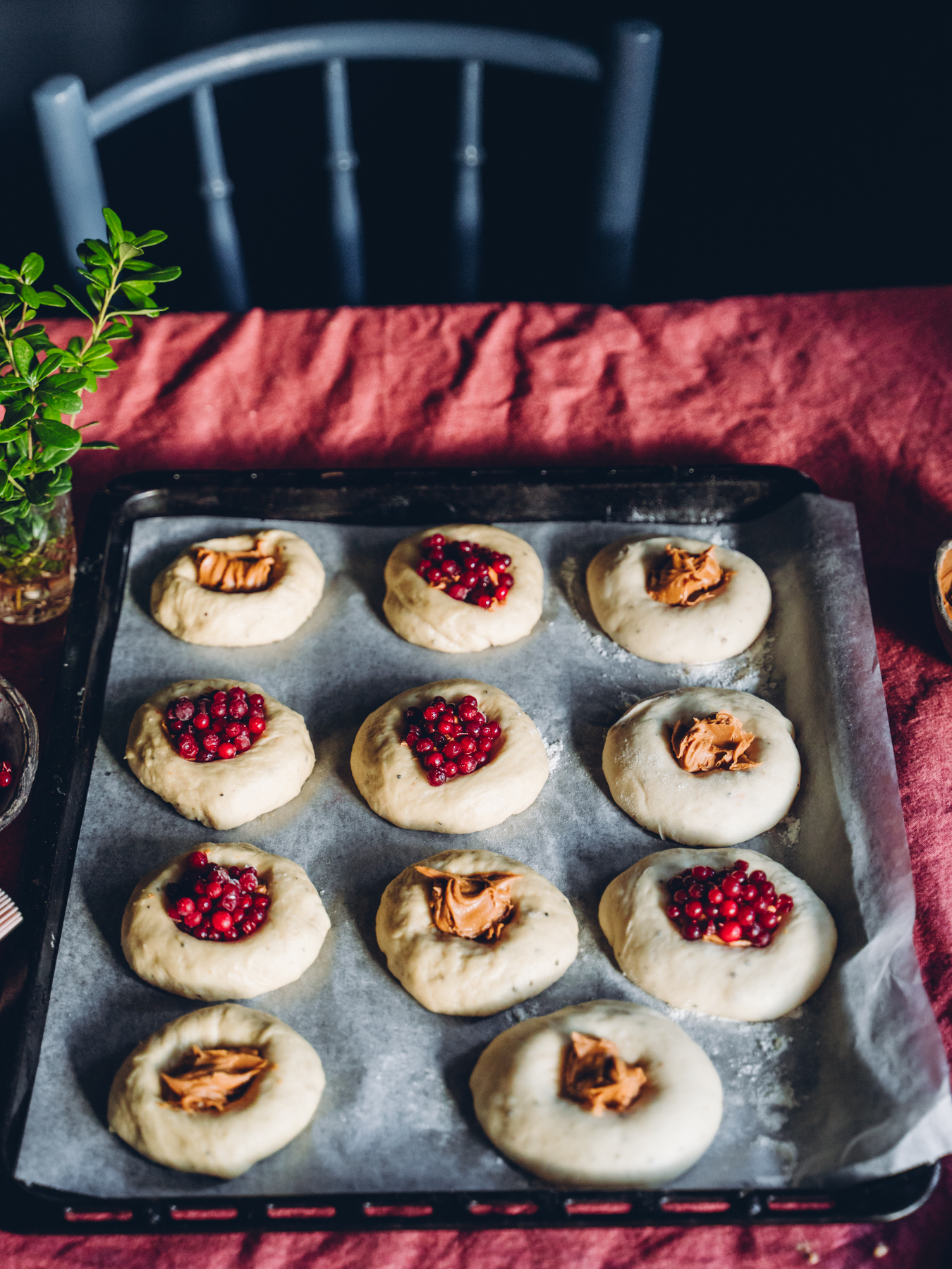 Biscoff-puolukkapullat. Vegaaninen