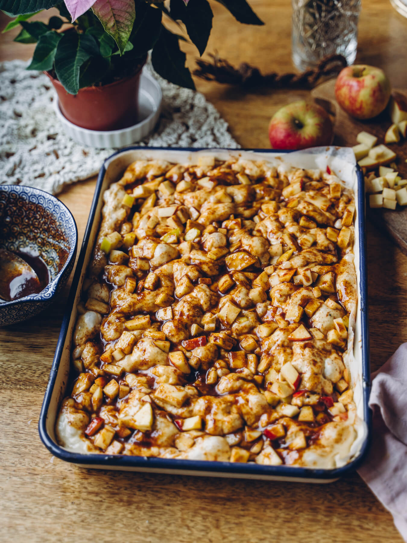 Omenainen Korvapuustifocaccia. Vegaaninen