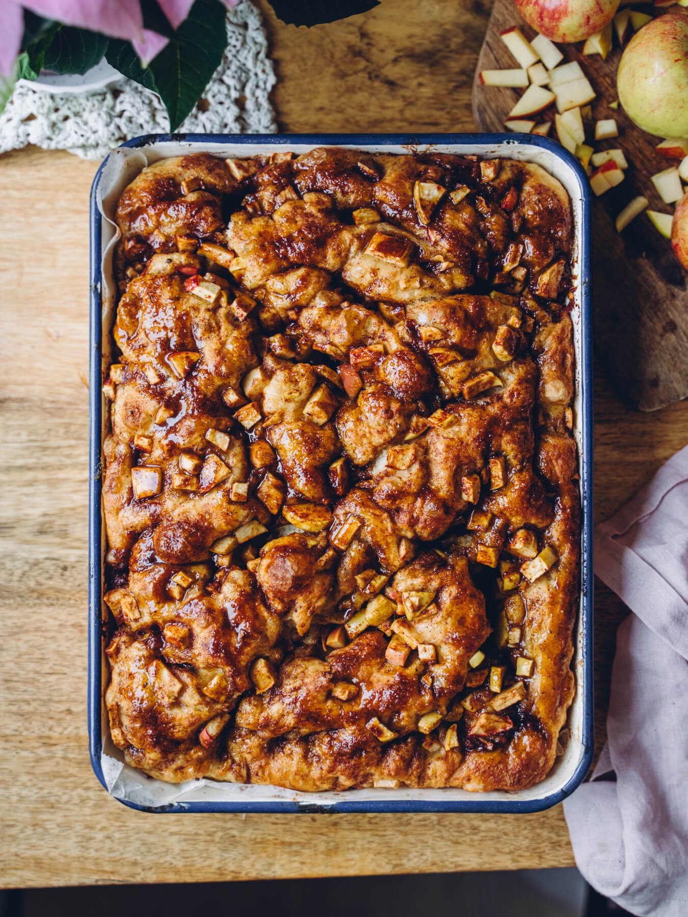 Omenainen Korvapuustifocaccia. Vegaaninen