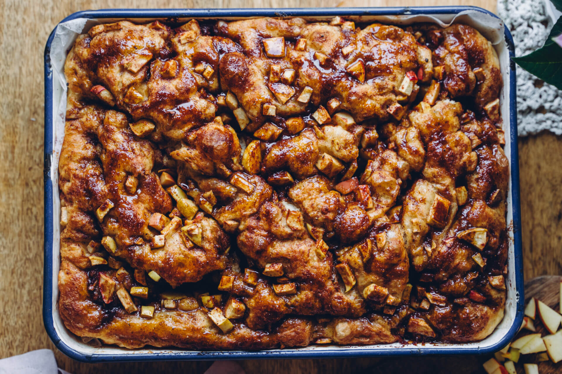 Omenainen Korvapuustifocaccia. Vegaaninen