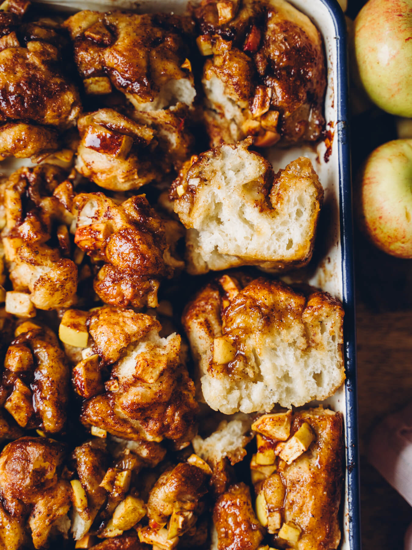 Omenainen Korvapuustifocaccia. Vegaaninen