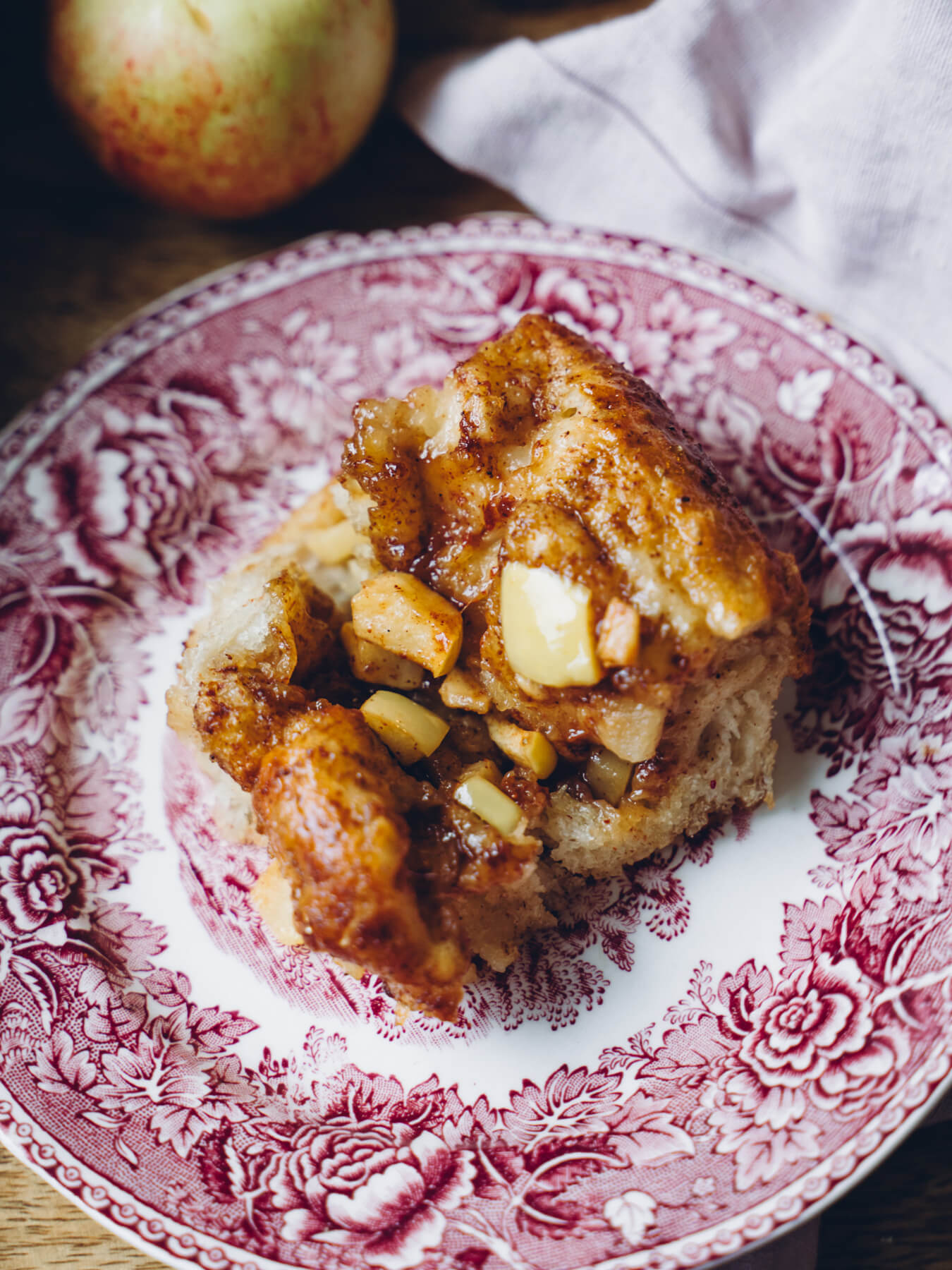 Omenainen Korvapuustifocaccia. Vegaaninen