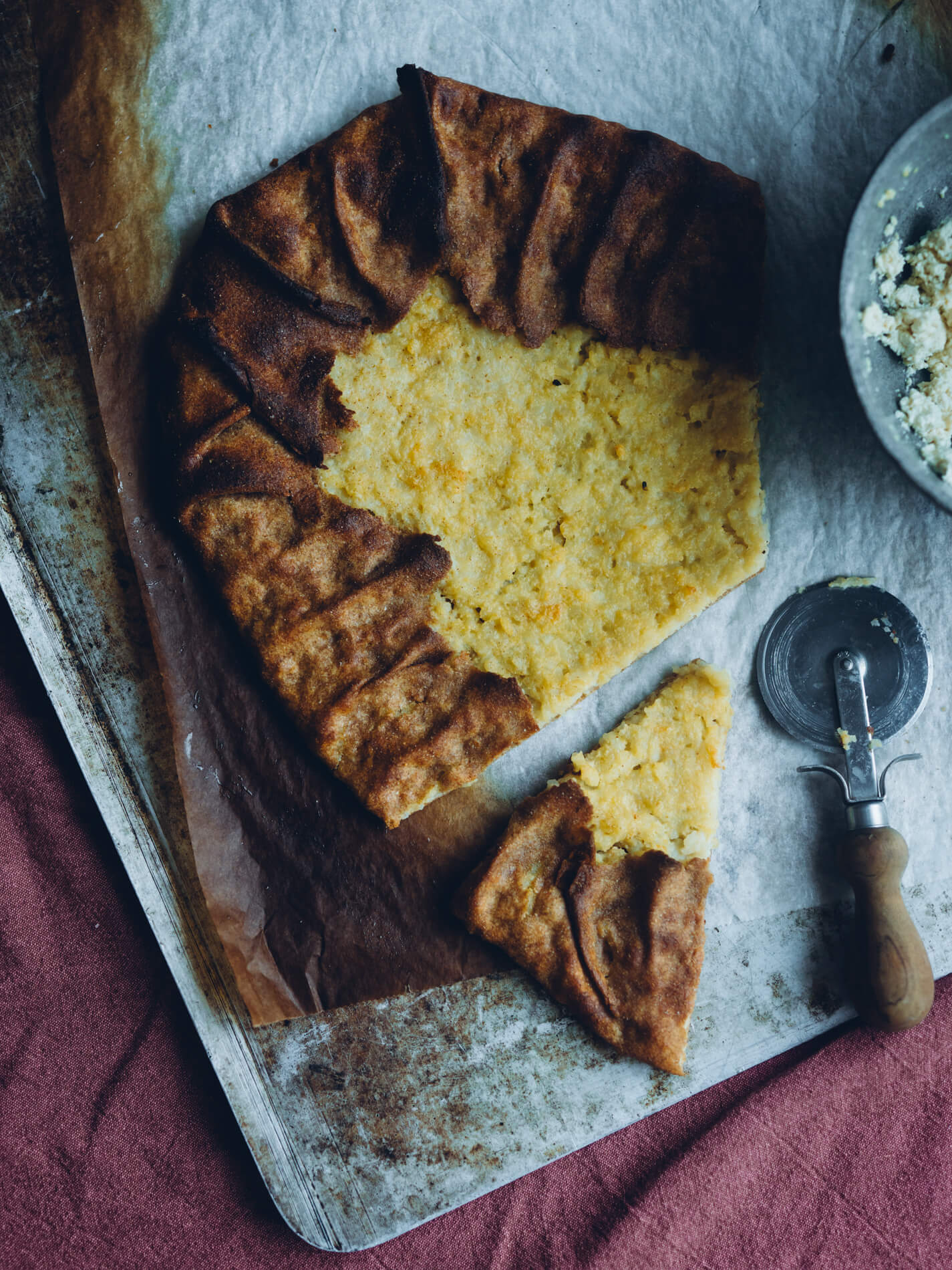 Karjalanpiirakka-piirakka. Vegaaninen