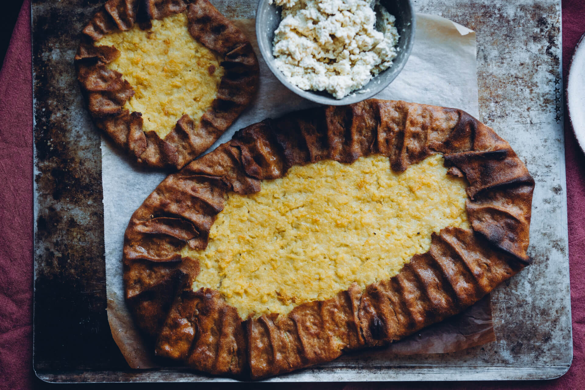 Karjalanpiirakka-piirakka. Vegaaninen