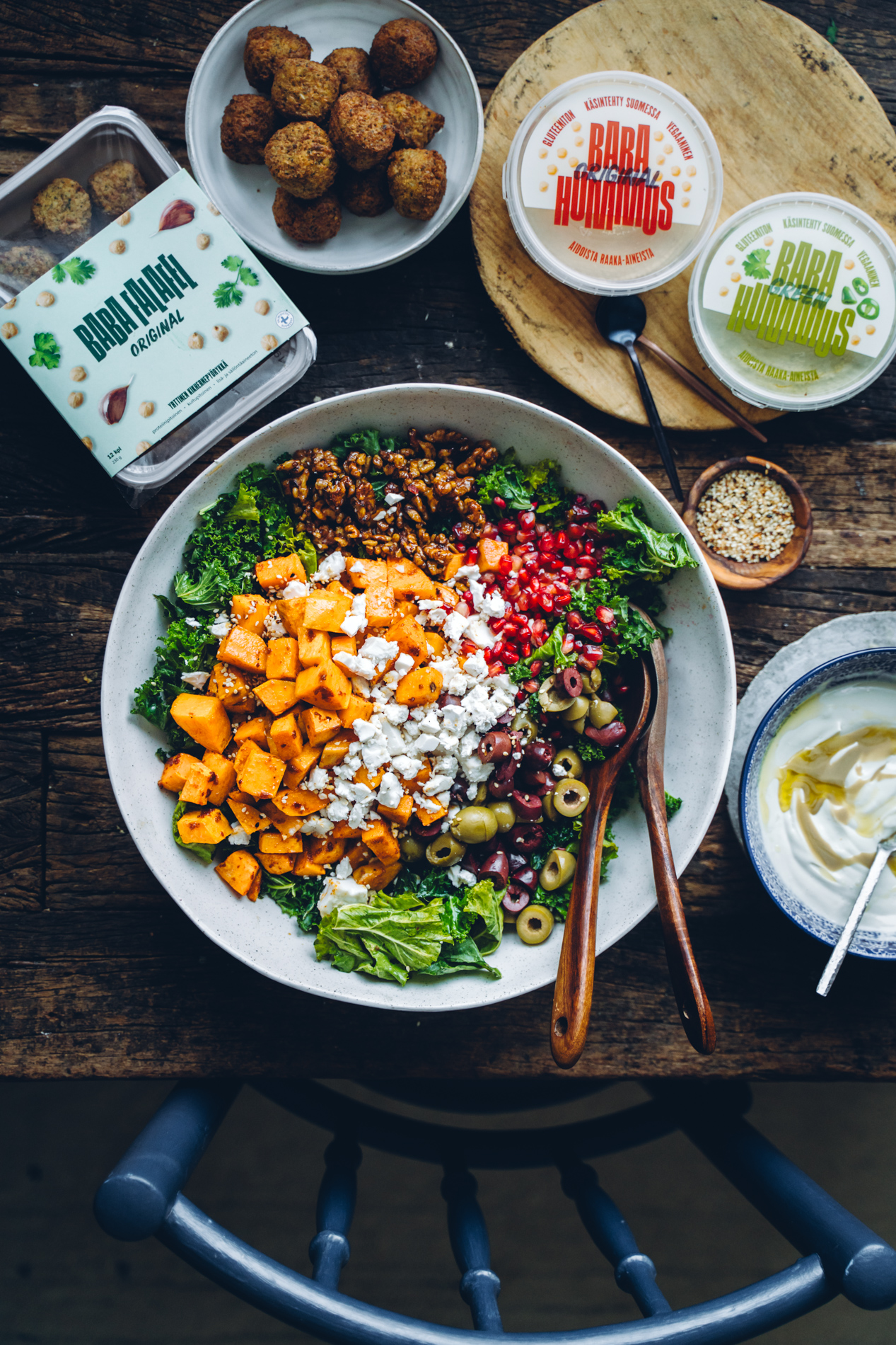 Harissa-bataatti-lehtikaalisalaatti