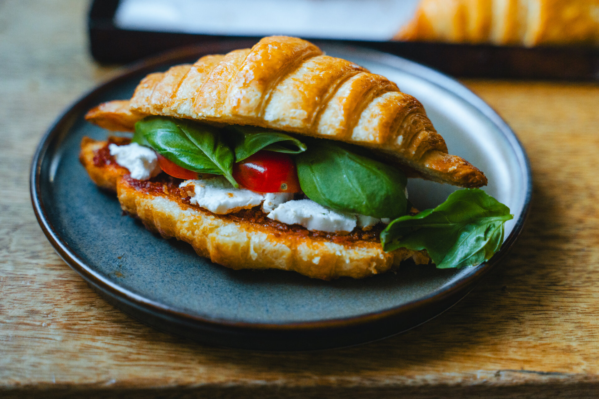 Täytetyt suolaiset kroisantit. Vegaaninen