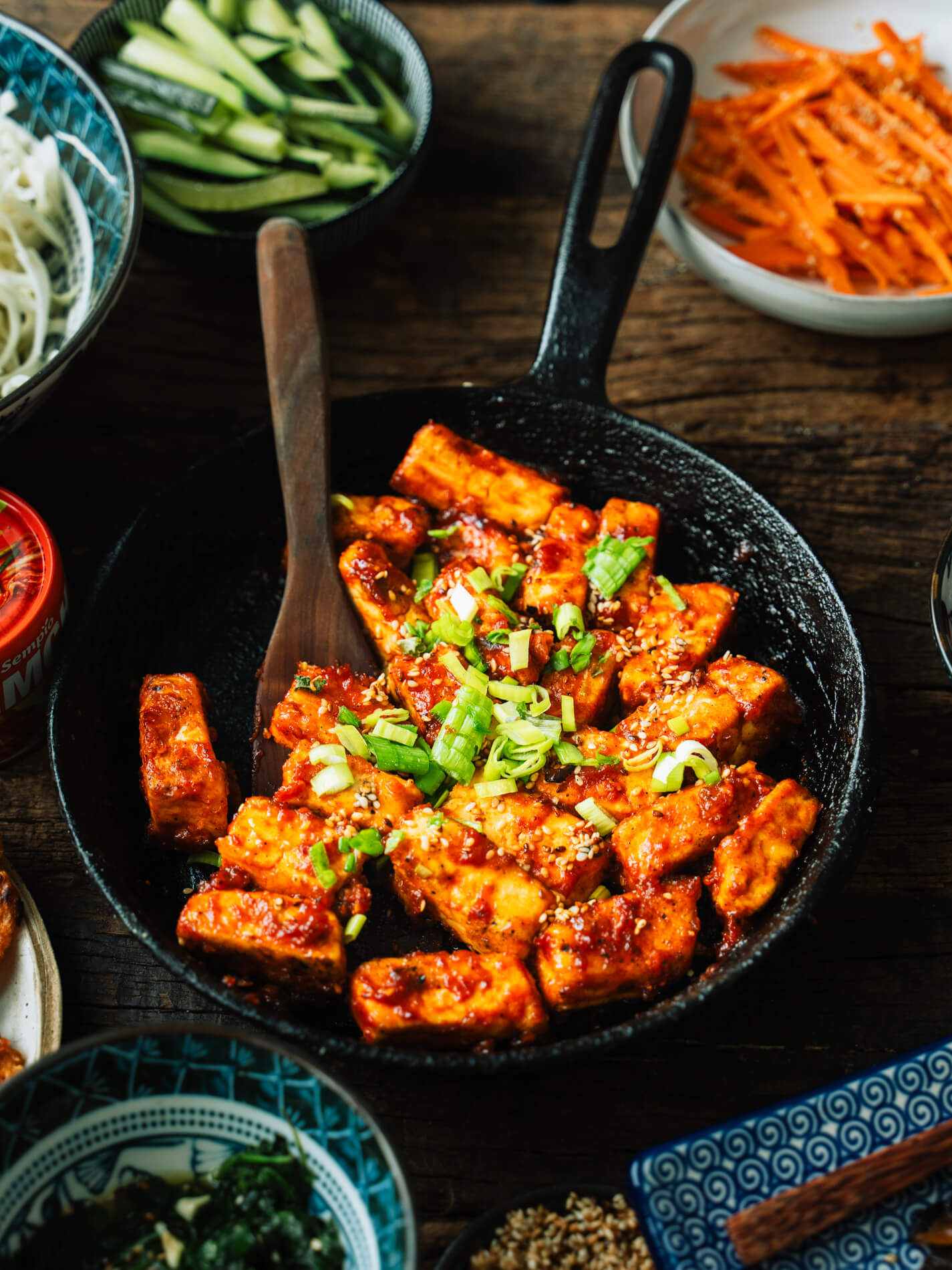 Korealainen illallinen. Sticky tofu