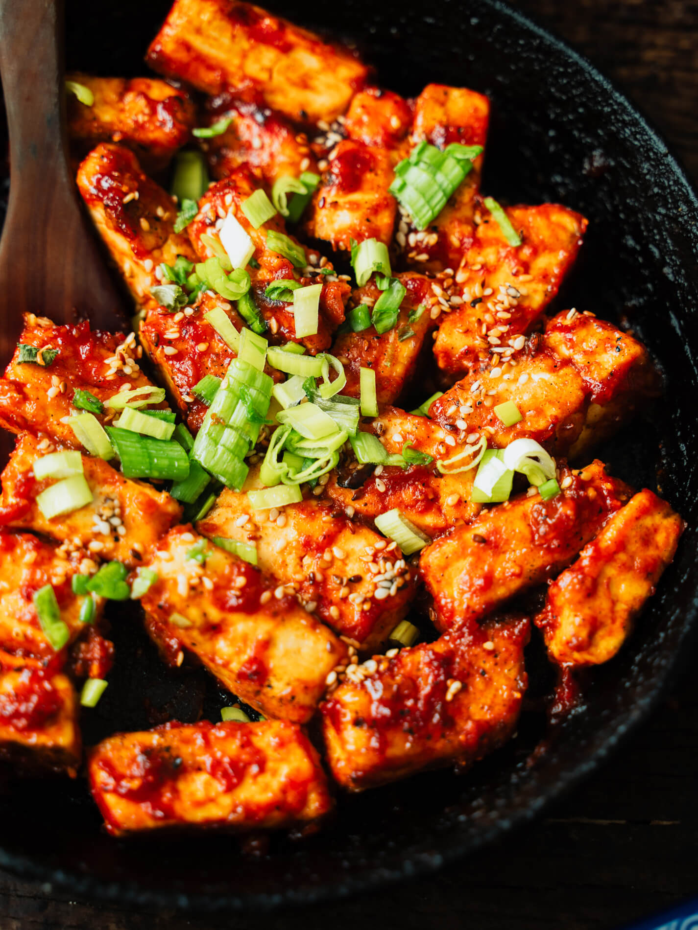 Korealainen illallinen. Sticky tofu