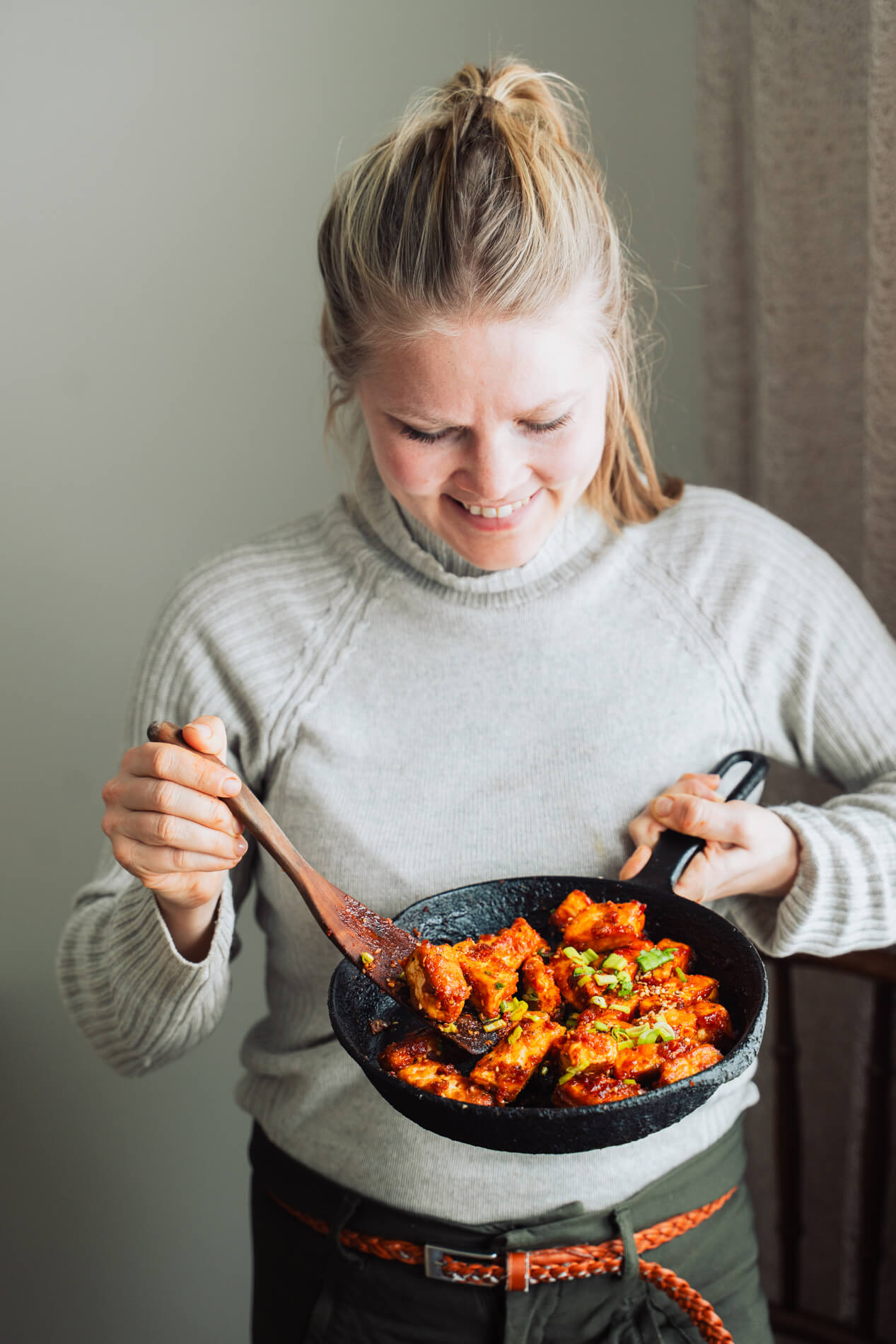 Korealainen illallinen. Sticky tofu