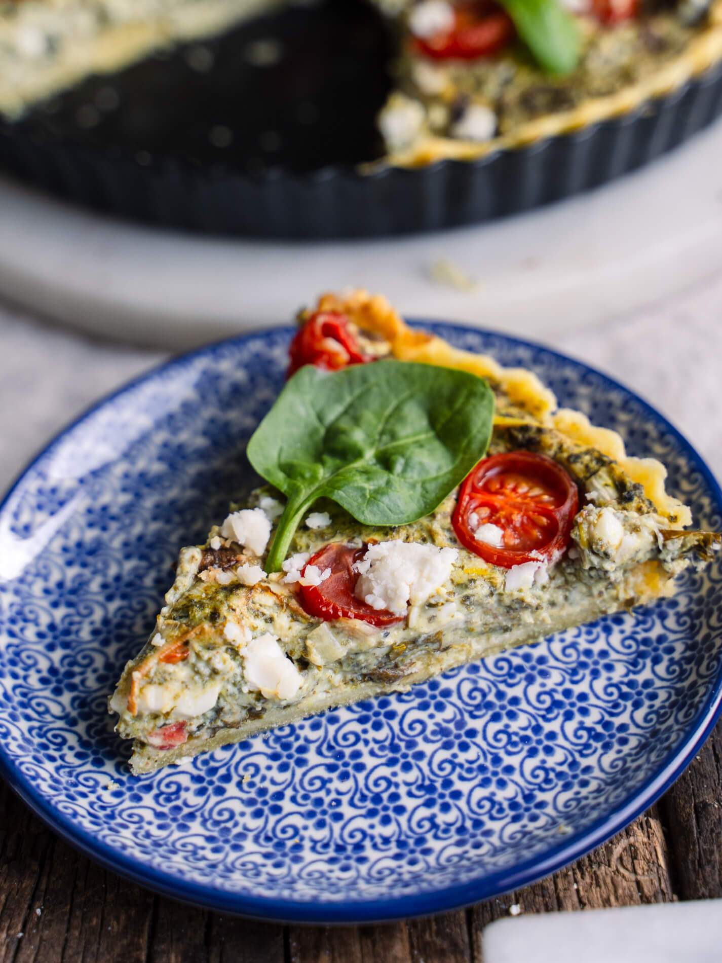 Vegaaninen feta-pinaattipiirakka