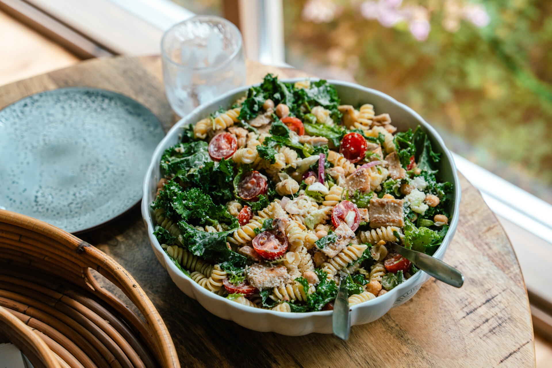 Caesar-pastasalaatti. Vegaaninen