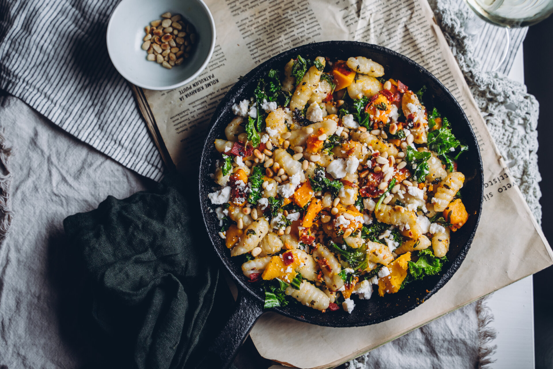 Kurpitsa-lehtikaalipasta. Vegaaninen