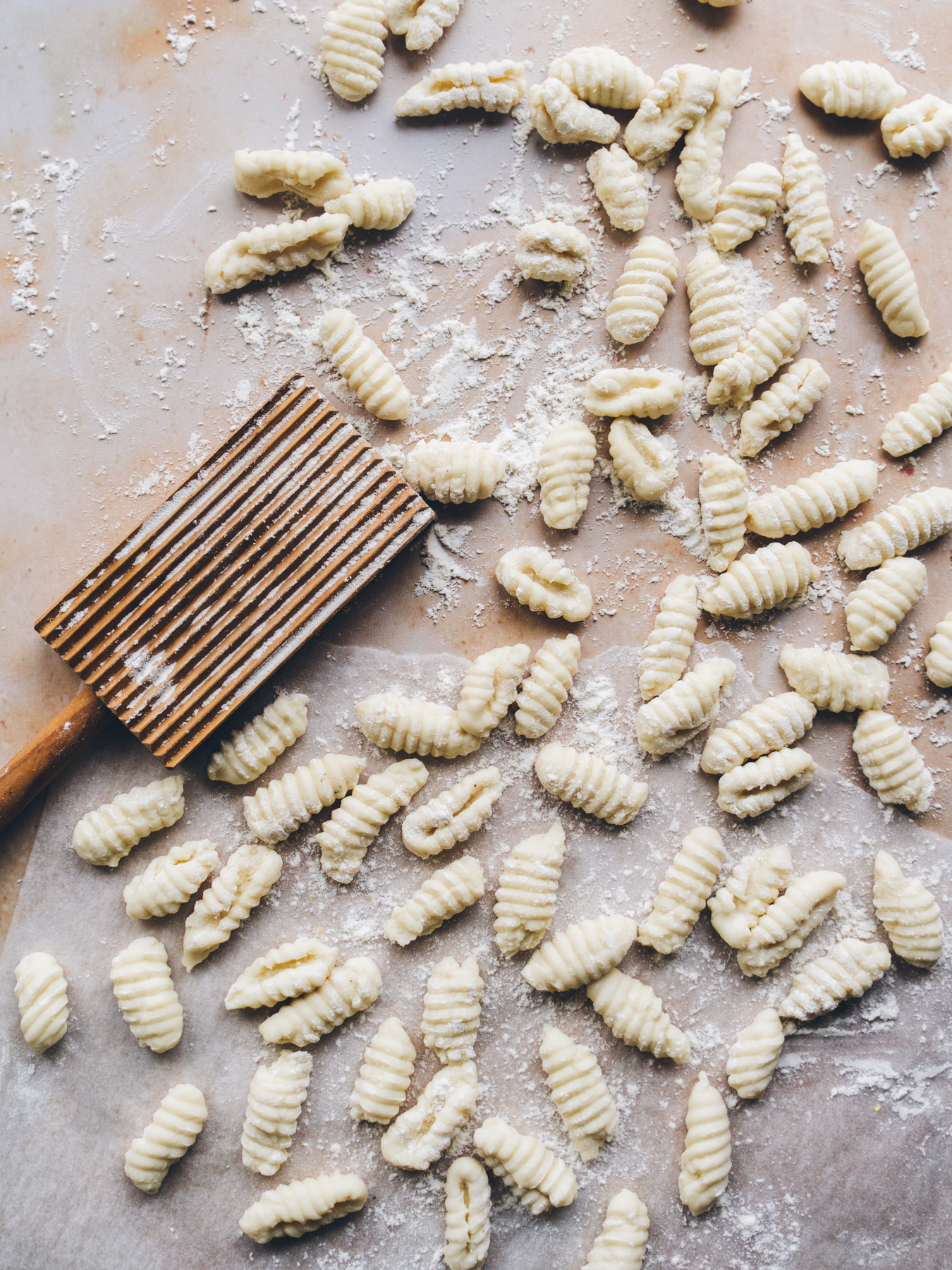 Kurpitsa-lehtikaalipasta. Vegaaninen