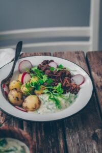 Nyhtökauraa ja uusia perunoita